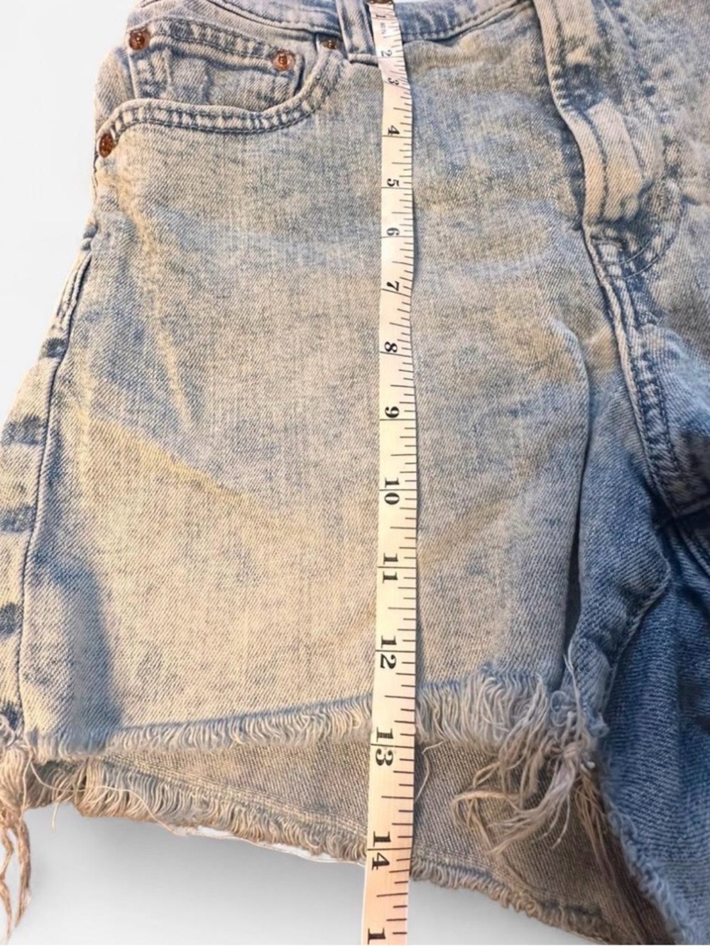GAP Distressed Denim Cut Off Shorts Light Wash Size 28 size 6 Frayed Hem Womens - Picture 6 of 6
